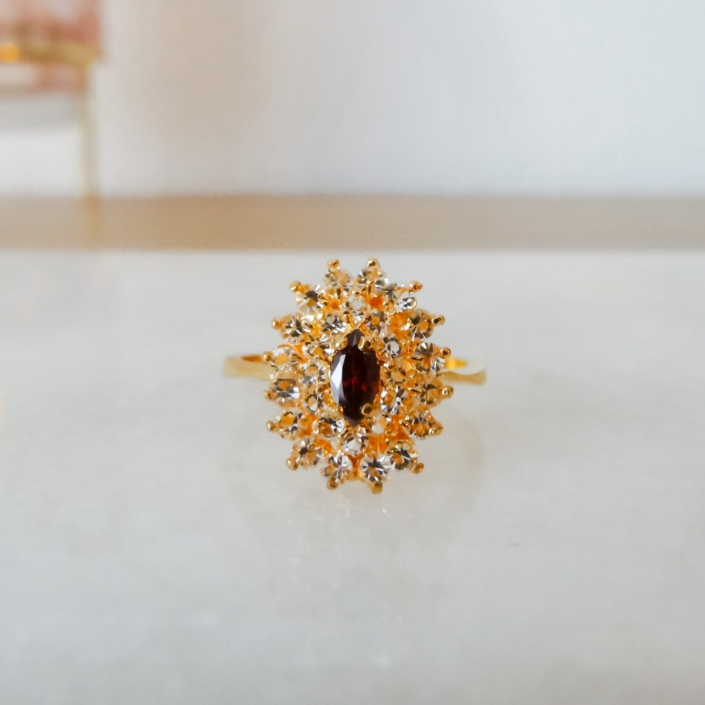 Maanvi | Ovale cluster ring